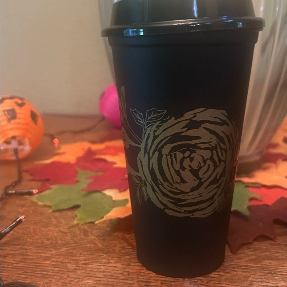 Starbucks Fall 2021 Black with Rose Design Plastic Reusable Grande 16 OZ Cups - Picture 2 of 6